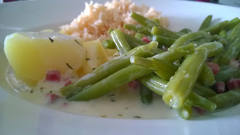 Speckbohnen in weißer Sauce mit Kartoffeln